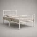 Lit double en acier blanc avec sommier intégré, couchage 140 × 190 cm, dimensions 198 × 146 × 90 cm